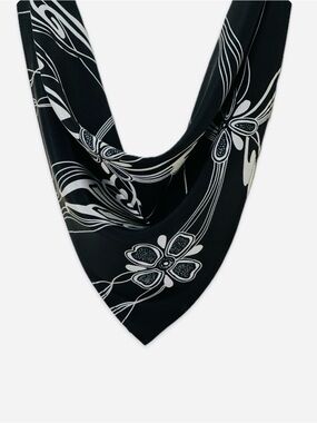 NWT SILKLETTE Abstract Floral 100% Fine Silk Black/White Kerchief Scarf